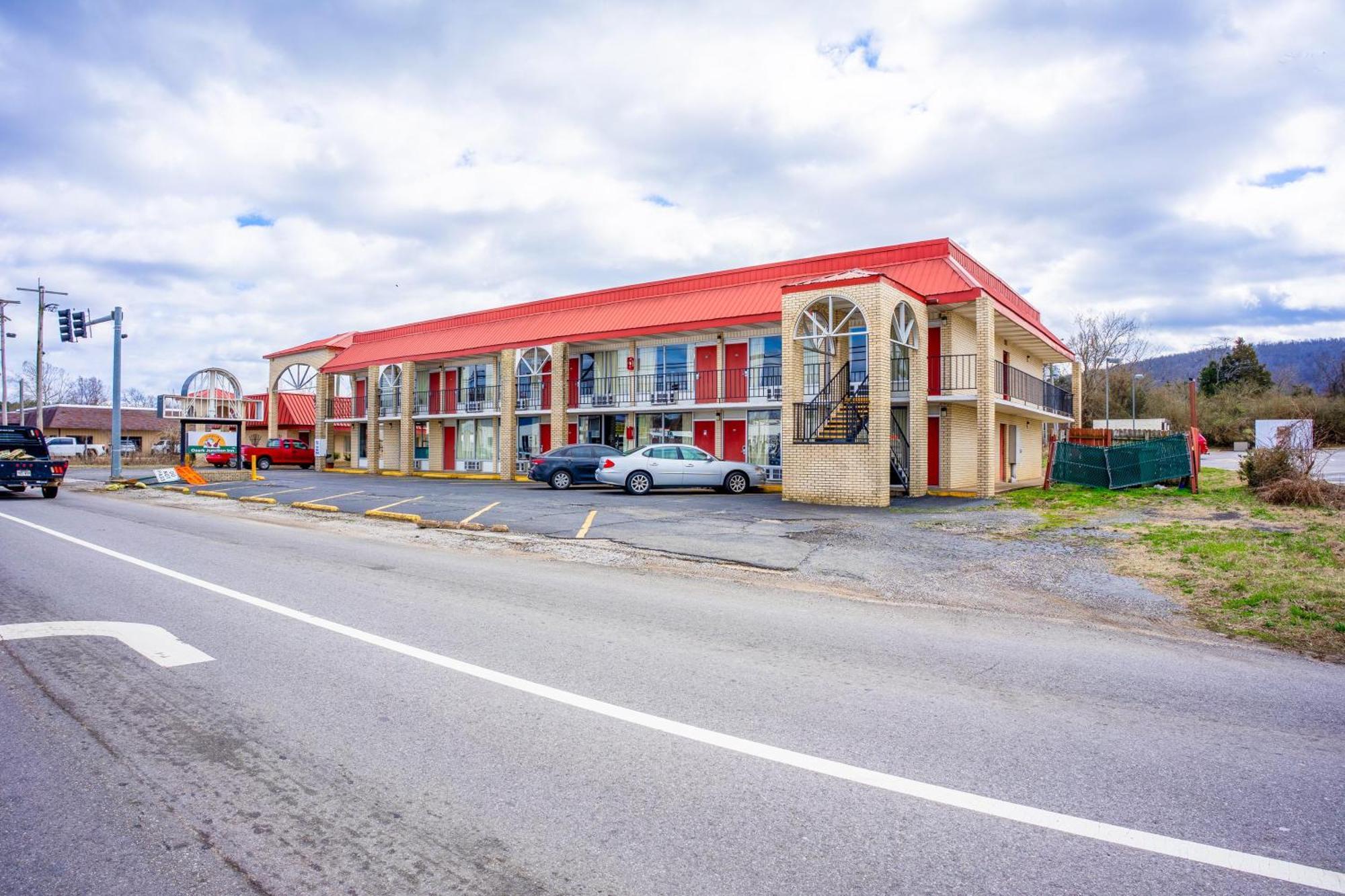 Ozark Junction Mountain View By Oyo Motel Ngoại thất bức ảnh